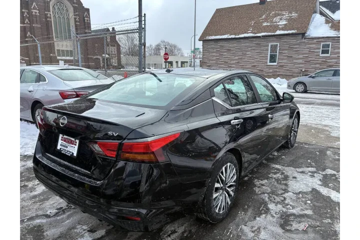 2024 Altima 2.5 SV image 7