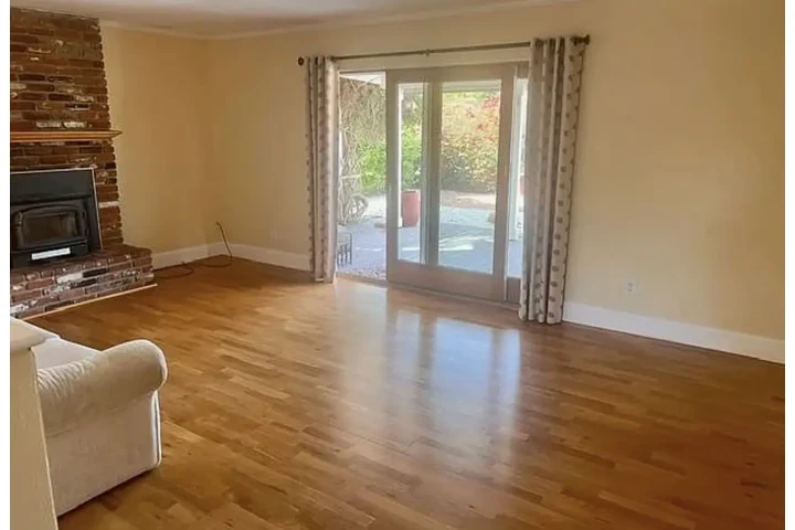 $1000 : 3 bedrooms quiet home image 2