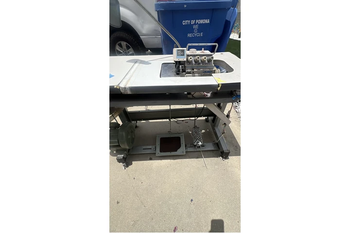 $1800 : Máquinas de coser image 1