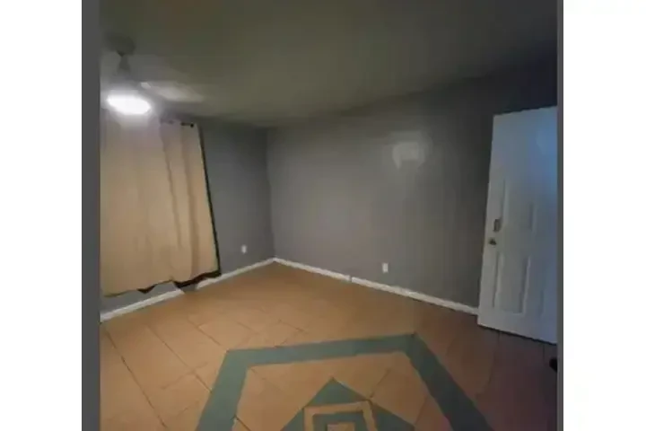 L.A. RENTO CUARTO image 5