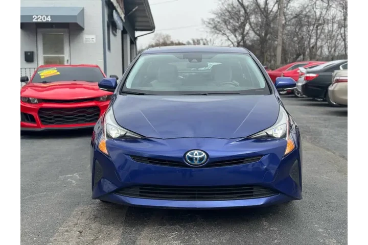$13785 : 2017 Prius Three image 4