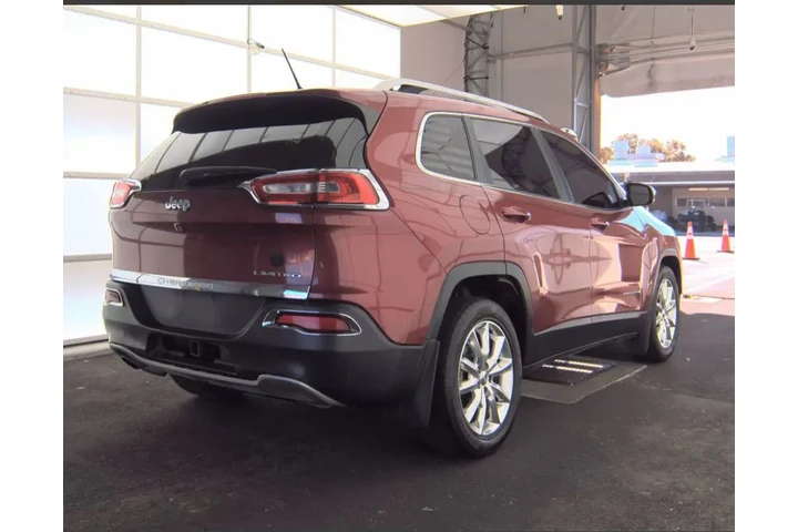 $3900 : 🚘Jeep Cherokee latitud image 1