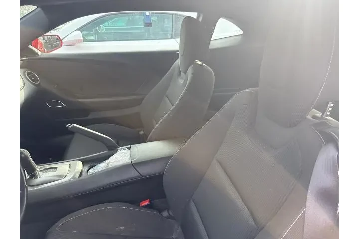 $15987 : Chevrolet Camaro 2013 LT 2dr image 4