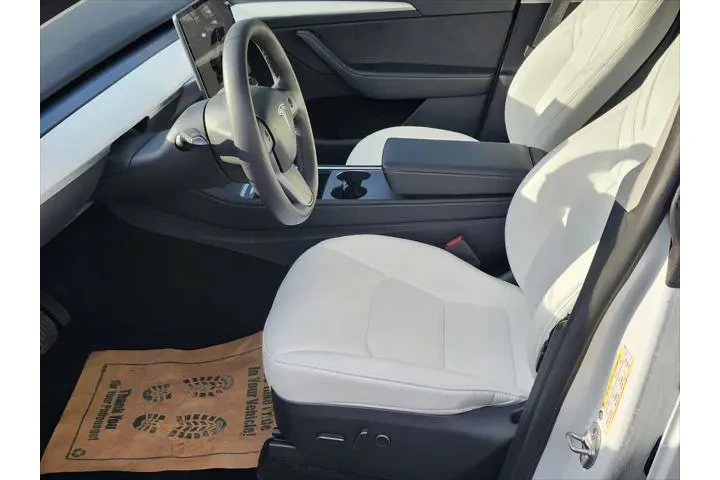 $31993 : Tesla Model Y 2023 AWD Long image 10