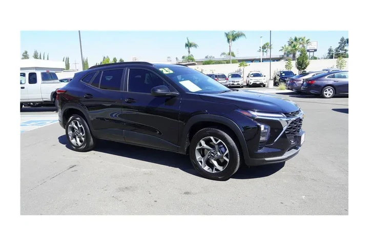 $21600 : 2025 Trax LT image 4