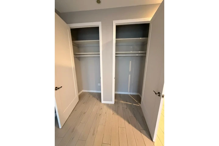 $4850 : 4 bed/3bath OZONE PARK image 4