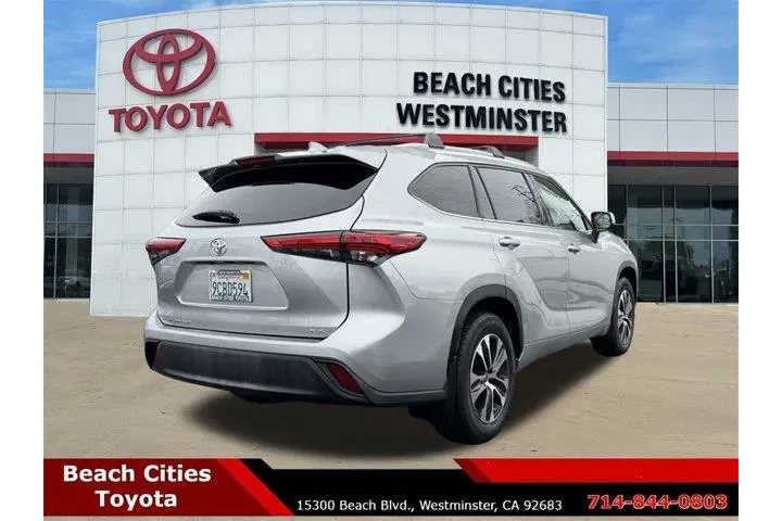 $36303 : Toyota Highlander 2022 XLE 4 image 6