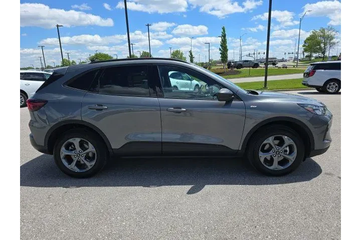 $27500 : Ford Escape 2025 AWD ST-Line image 6