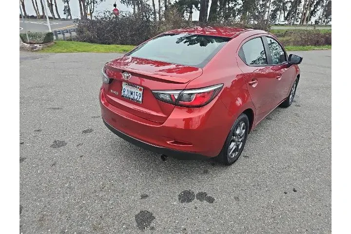 $13995 : Toyota Yaris 2019 LE 4dr Sed image 5