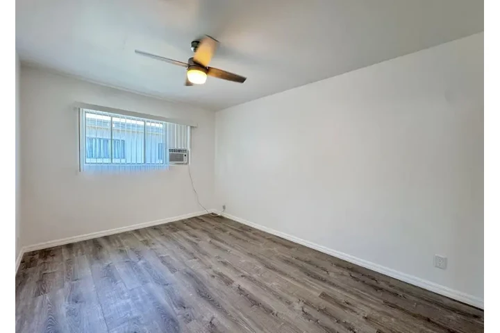 $1950 : 2 Bedroom Apt in James M Wood image 6