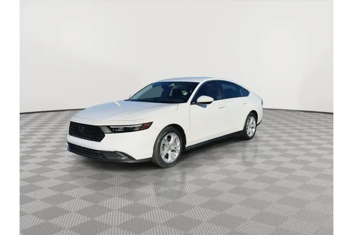 $23500 : Honda Accord 2024 LX 4dr Sed image 4