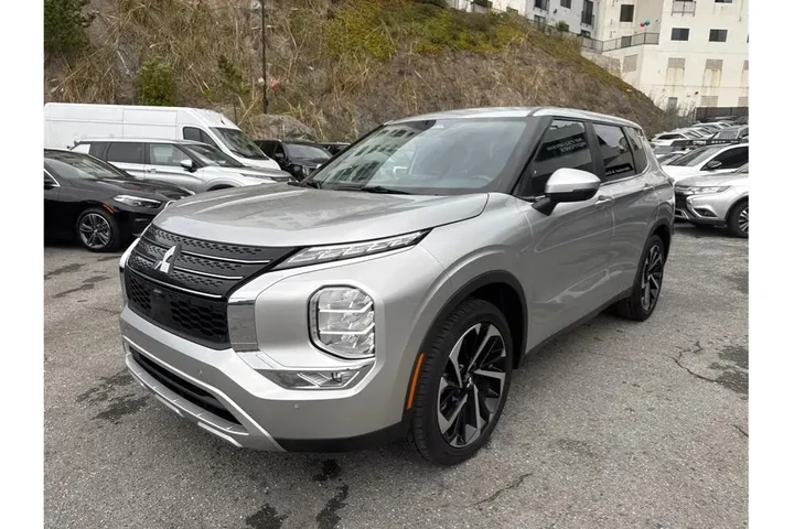 $27875 : Mitsubishi Outlander 2024 SE image 4