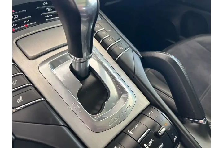 $23969 : Porsche Cayenne 2016 AWD GTS image 8