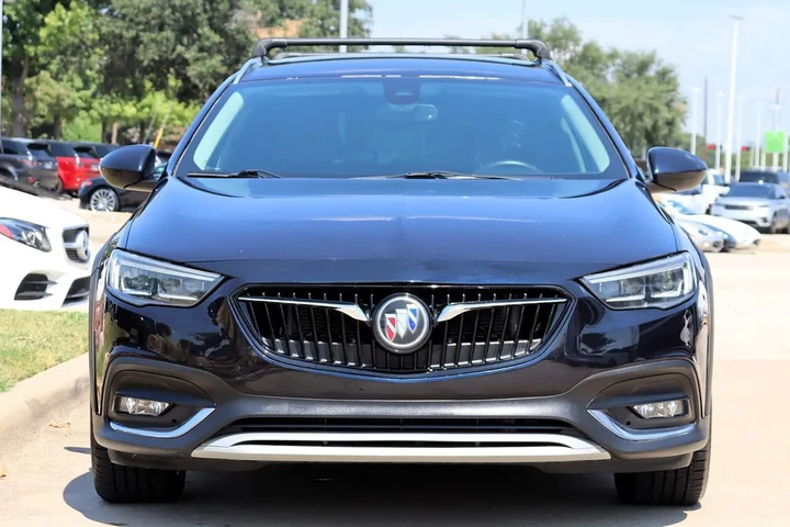 $19745 : 2018 Regal TourX Essence image 3