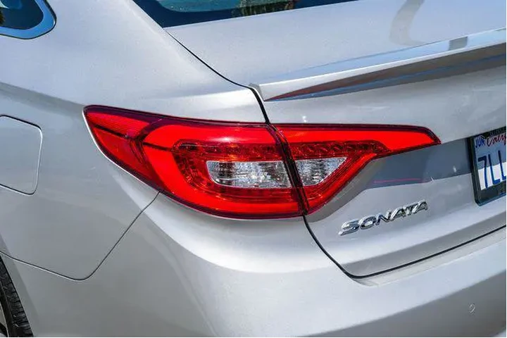 $12000 : Hyundai SONATA 2015 Limited image 8