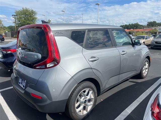 $16991 : PRE-OWNED 2022 KIA SOUL LX image 8