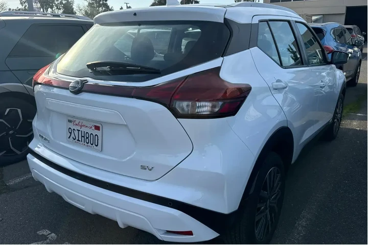 $18990 : Nissan Kicks 2024 SV 4dr Cro image 3