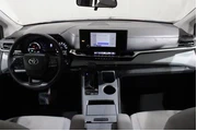 $39998 : Toyota Sienna 2025 LE 8-Pass thumbnail