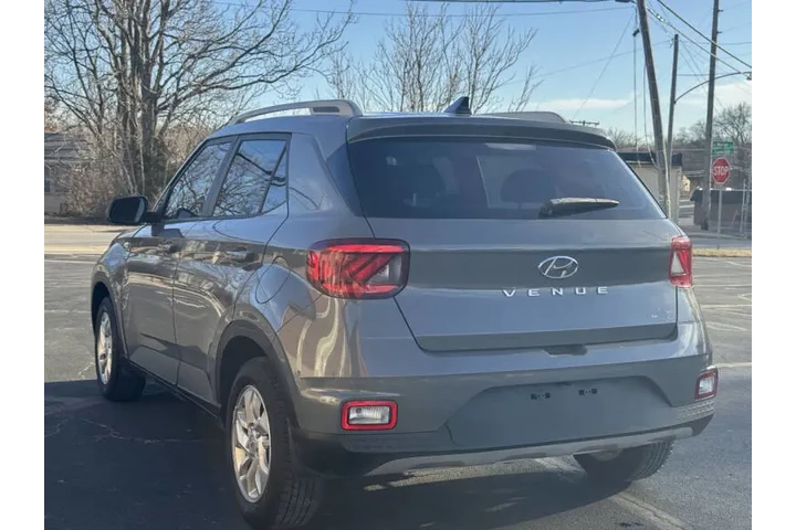 $9999 : 2020 Venue SEL image 7