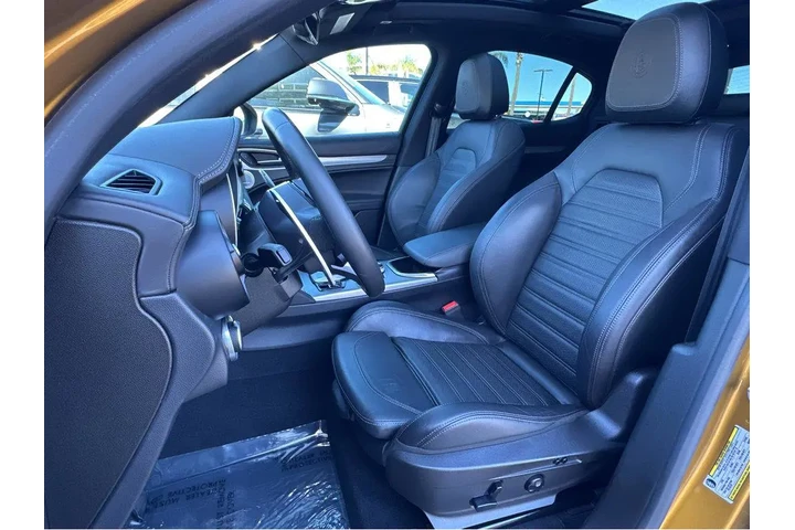 $29997 : 2022 Stelvio Veloce image 9