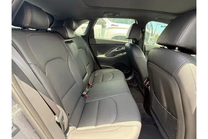 $19125 : Hyundai ELANTRA GT 2019 N Li image 6