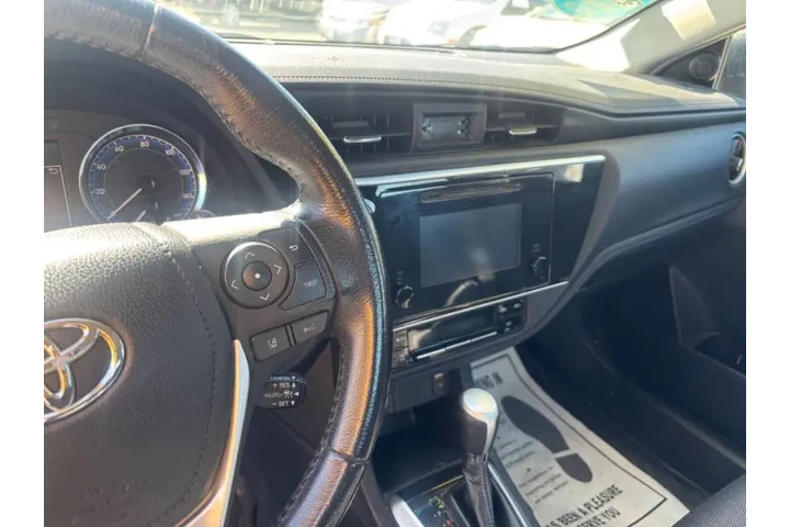 $16999 : 2019 Corolla SE image 9