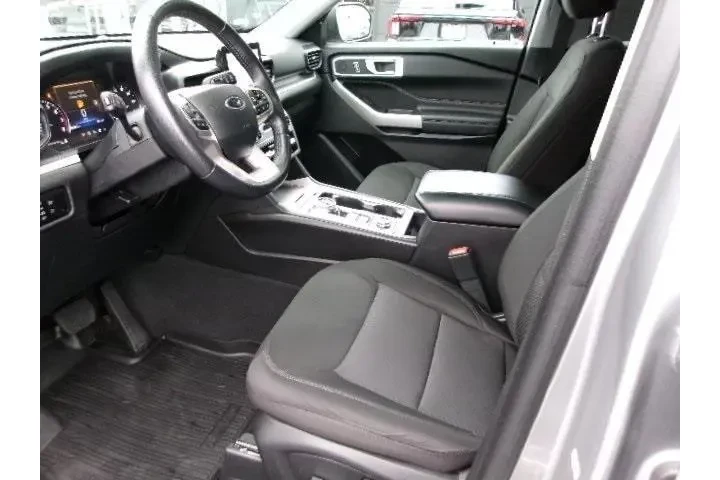$30996 : Ford Explorer 2023 AWD XLT 4 image 8