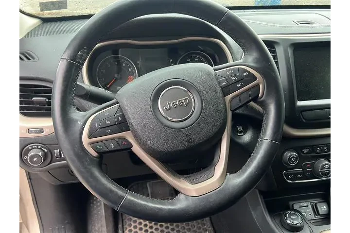 Jeep Cherokee 2015 4x4 Latit image 10