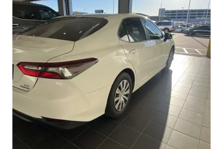 $26378 : Toyota Camry Hybrid 2024 LE image 6