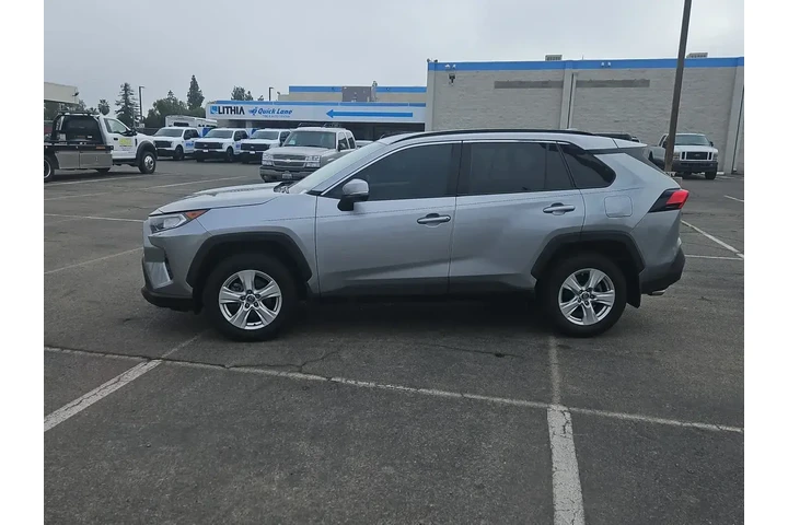 $22500 : Toyota RAV4 2020 XLE 4dr SUV image 5