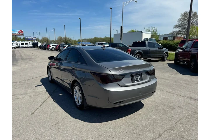 2013 Sonata 4dr Sdn 2.4L Auto image 4