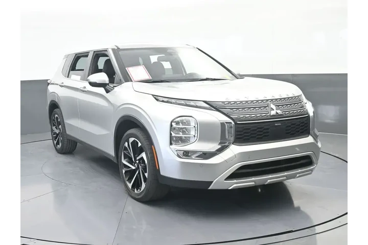 $20978 : Mitsubishi Outlander 2024 SE image 9