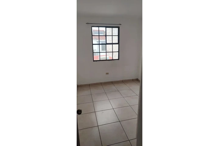 $225 : Habitación en alquiler en sant image 2