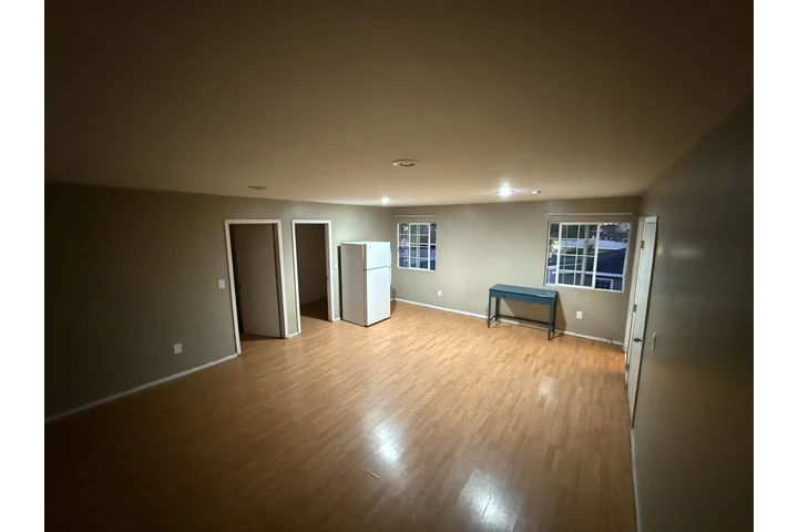 $800 : Cuartos y master room de renta image 3