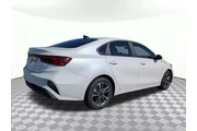 $17371 : Kia Forte 2023 LXS 4dr Sedan thumbnail