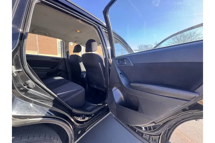 $8999 : 2016 Forester 2.5i image 9