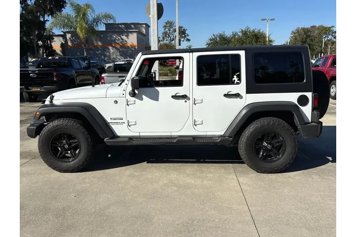 $13400 : Jeep Wrangler Unlimited 2015 image 7