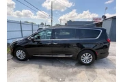 $9400 : 2017 Pacifica Touring Plus thumbnail