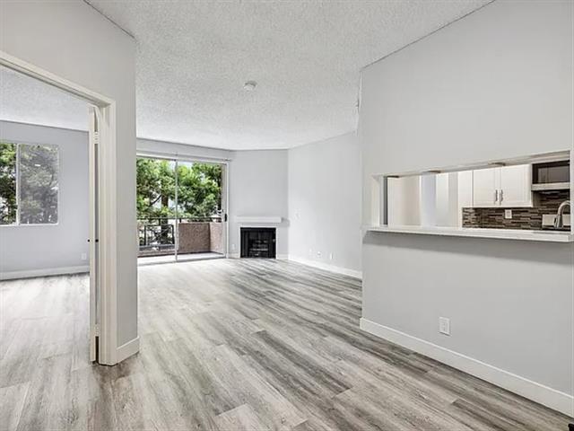 $1400 : 2 BED 2 BATH image 7