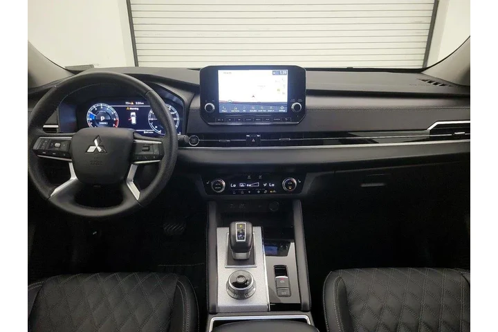 $27998 : Mitsubishi Outlander 2024 SE image 9