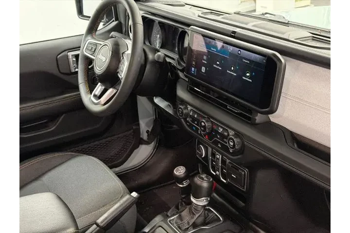 $32500 : Jeep Wrangler 2024 4x4 Sahar image 9