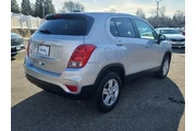 $17372 : Chevrolet Trax 2022 AWD LS 4 thumbnail