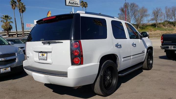 2010 GMC Yukon Denali image 3