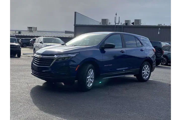 $20490 : Chevrolet Equinox 2023 LS 4d image 8