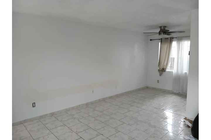 $3400 : Maywood 2 pisos image 1