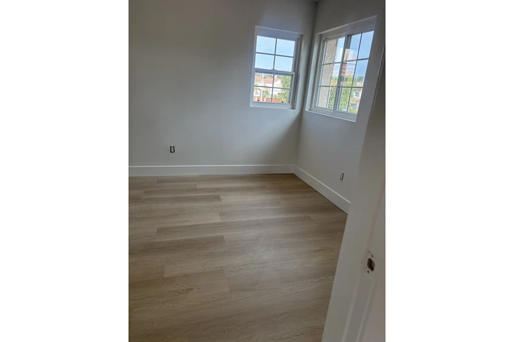 $800 : Se renta recámara en corona image 6