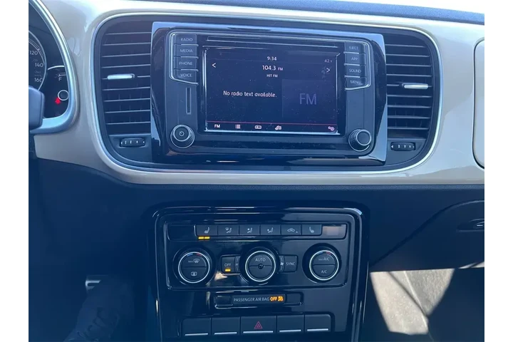 $22500 : Volkswagen Beetle Convertibl image 9