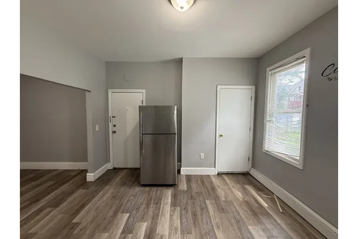 $1545 : Renovated 2-Bedroom Apartment image 1