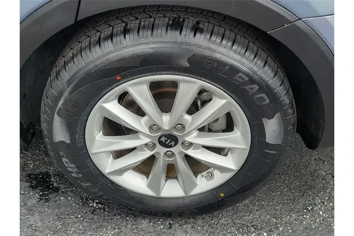 $12590 : Kia Sorento 2020 S V6 4dr SU image 6