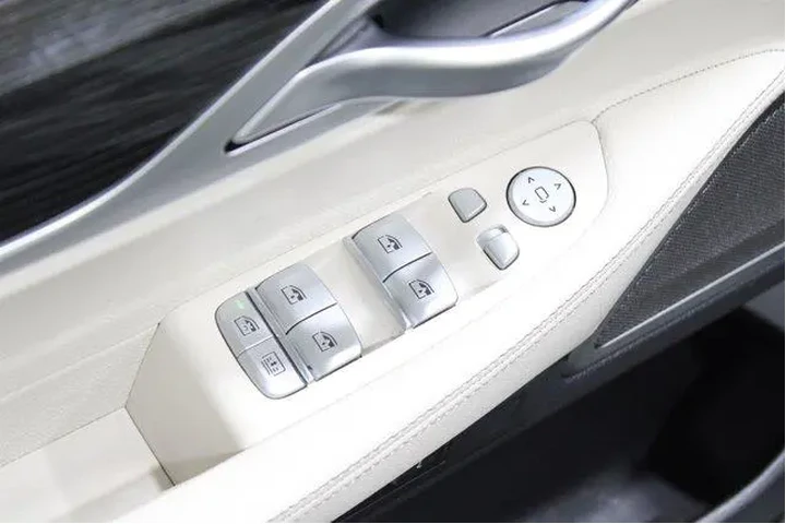 $29948 : BMW 7 Series 2019 740i 4dr S image 4